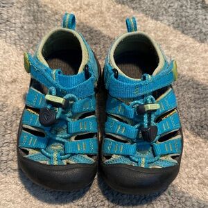 Keen Kids Teal and Black Closed-Toe Adventure Sandals